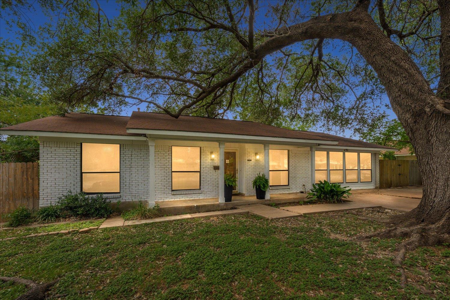 Listing photo 1 of 8102  Shadowood Dr
