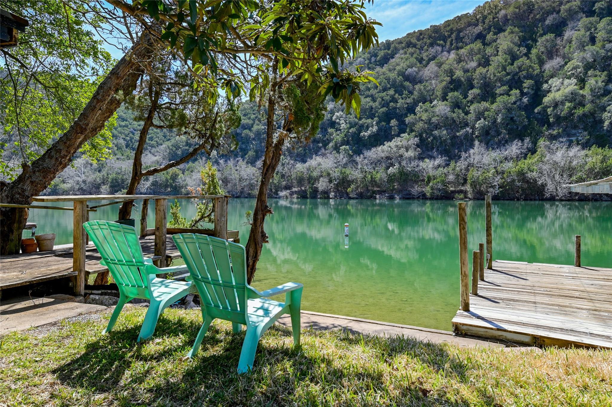 Listing photo 1 of 13003  On The Lake Rd