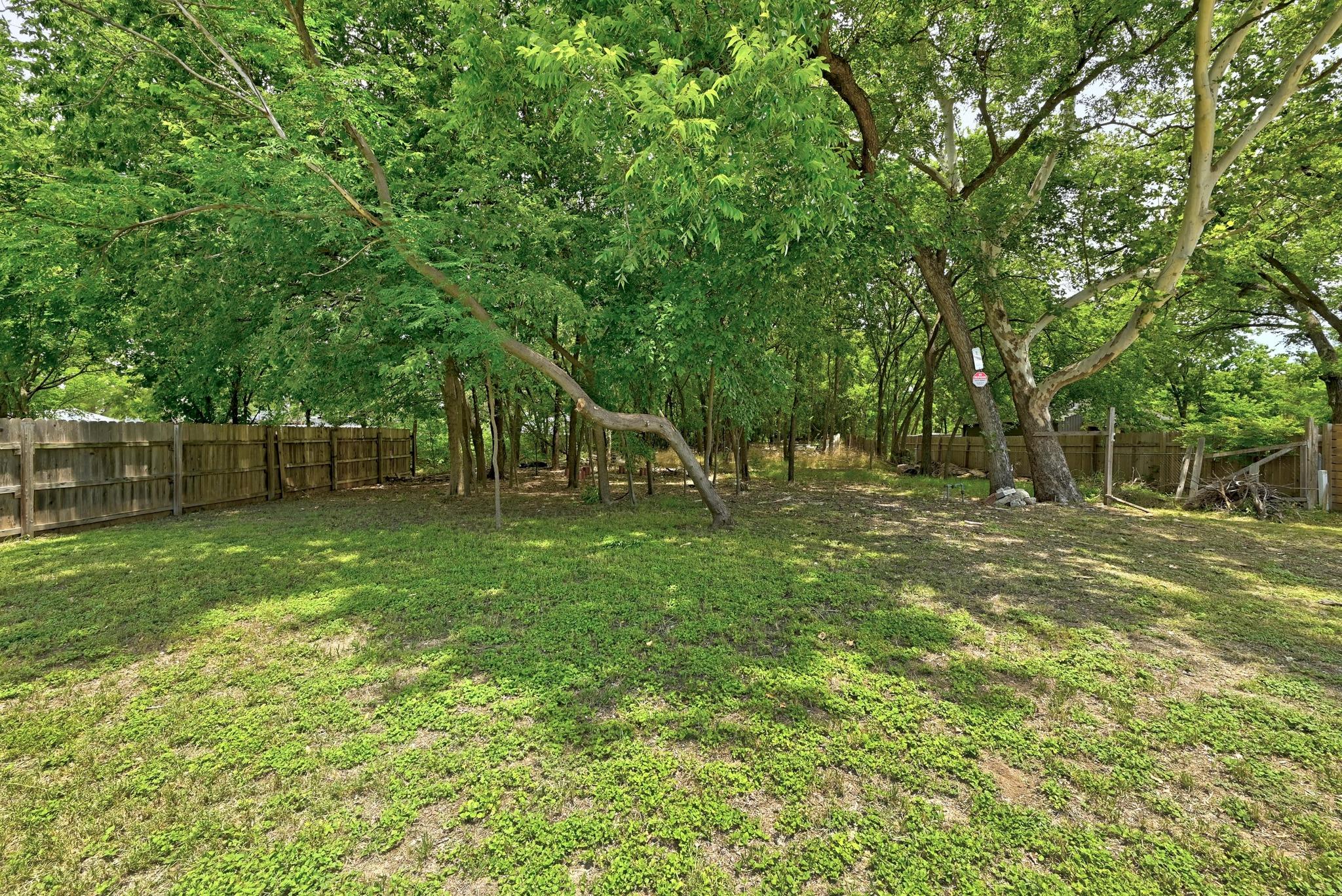 Listing photo 1 of 504 W Elliott St