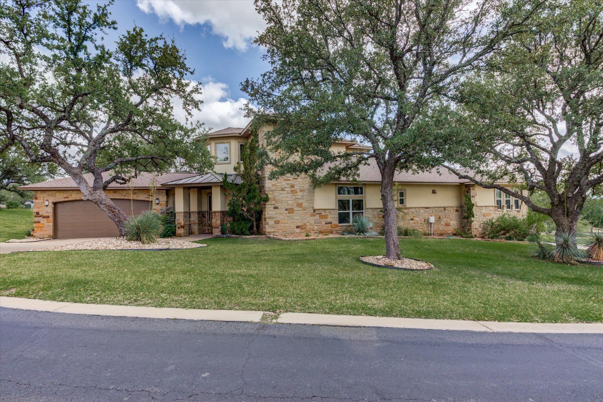 View of front of property with stucco siding, sto