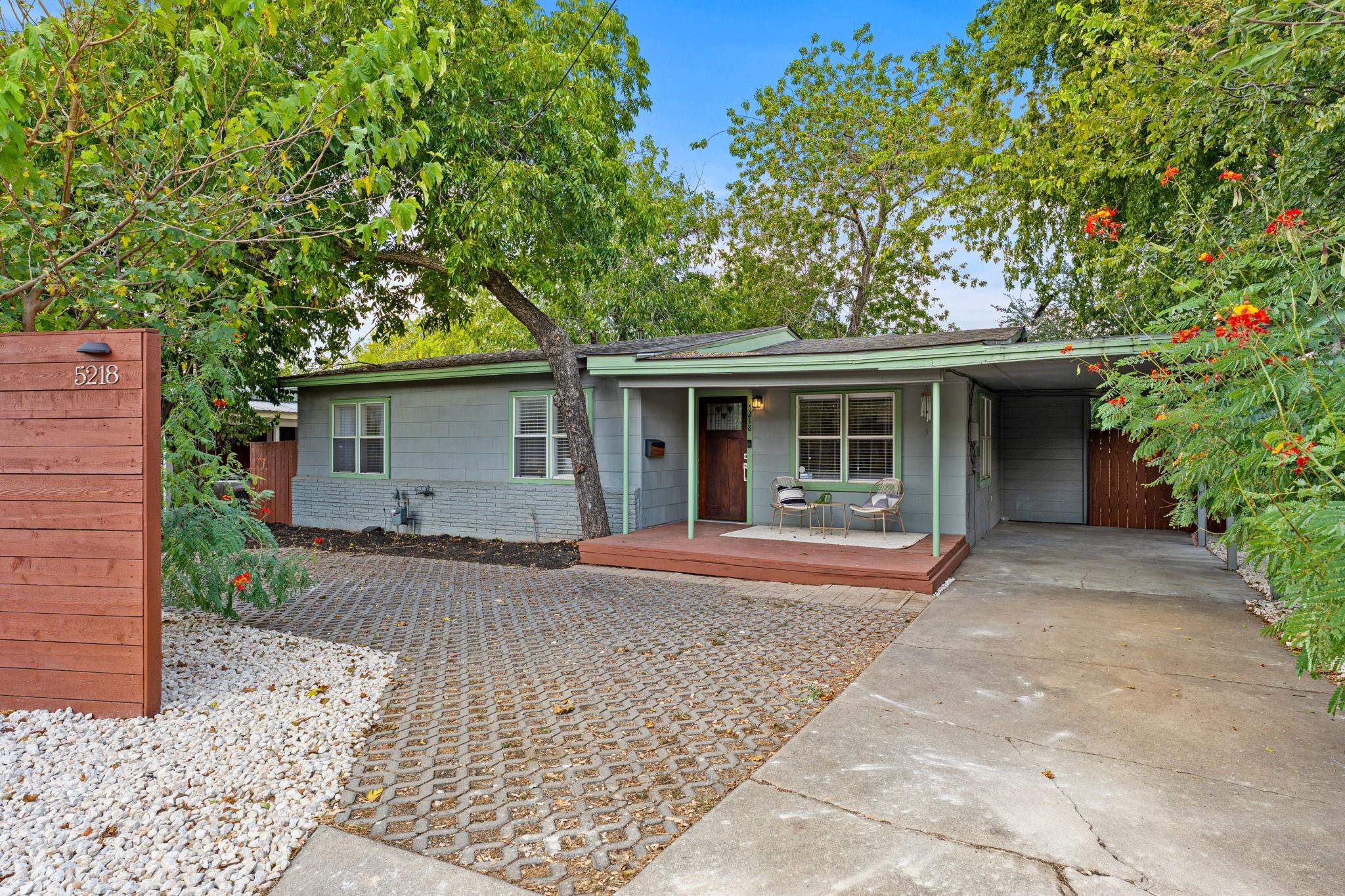 Foto de la propiedad en venta 1 de 5218  Woodrow Ave