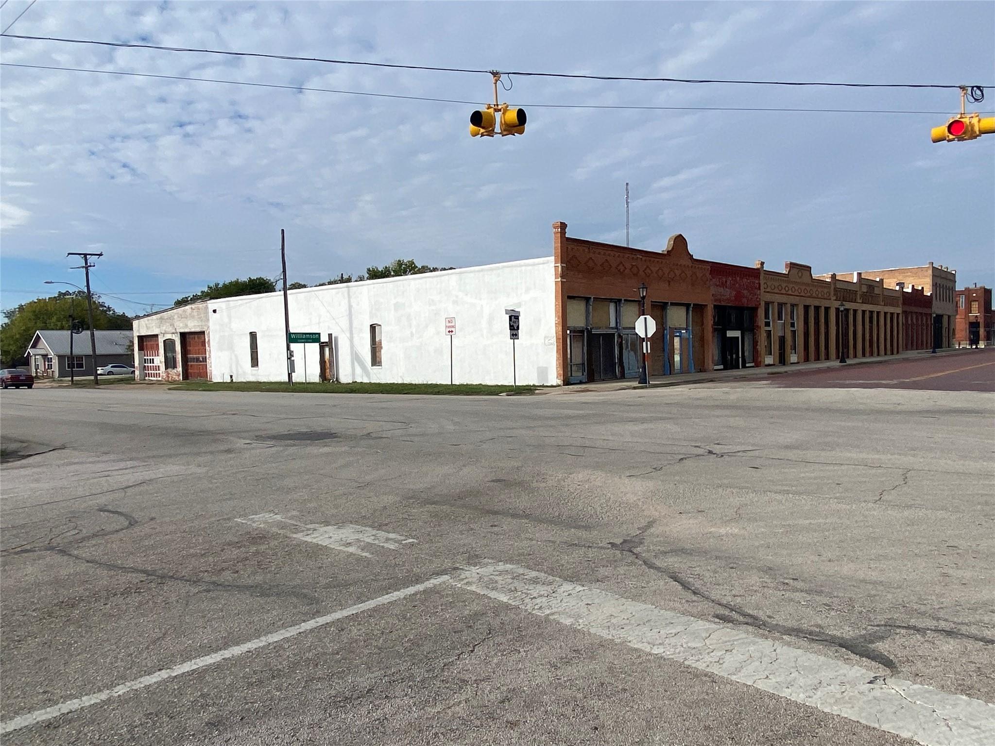 Listing photo 1 of 239 E Clark St
