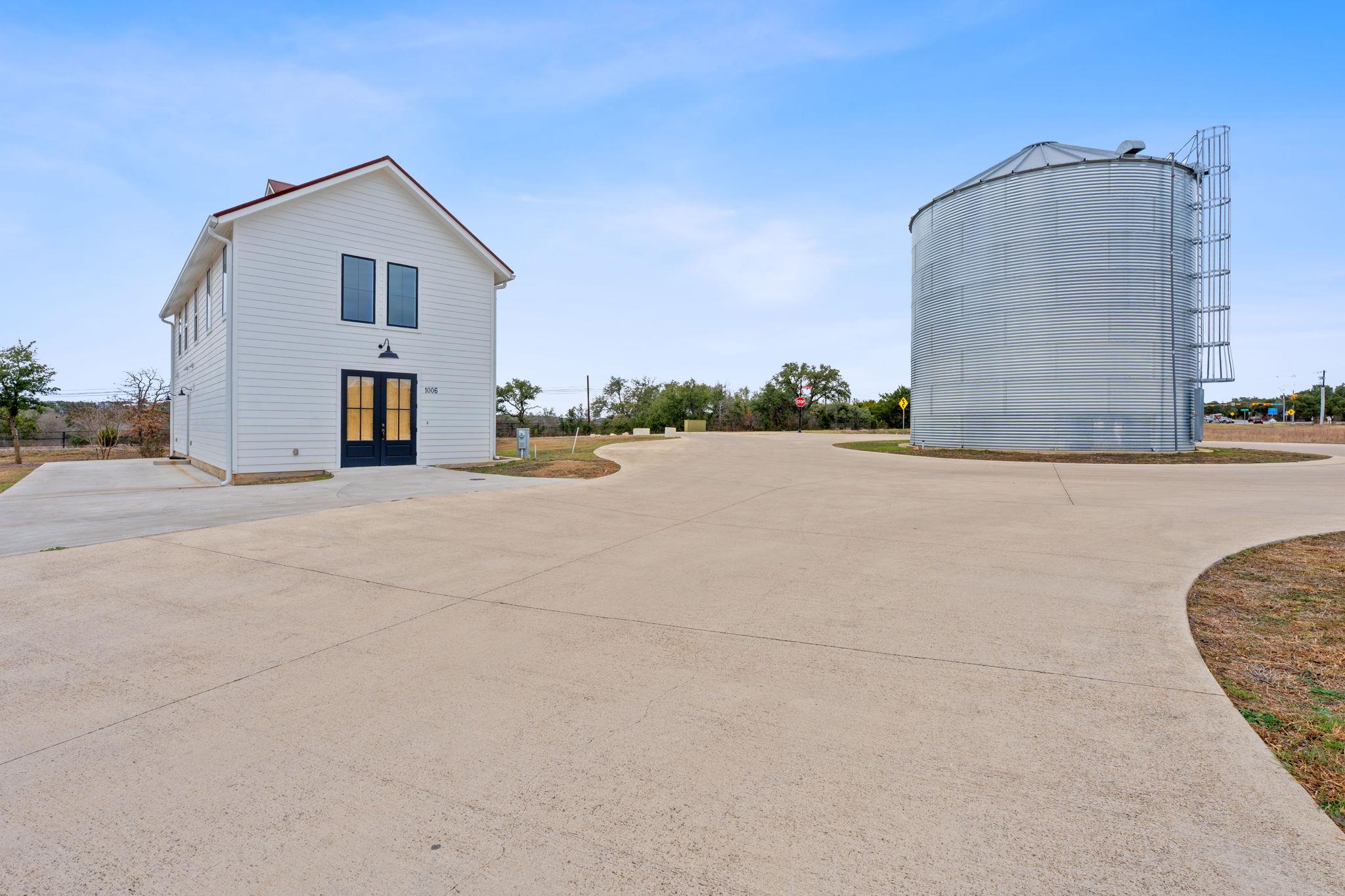 Listing photo 1 of 1006  Frost Ave