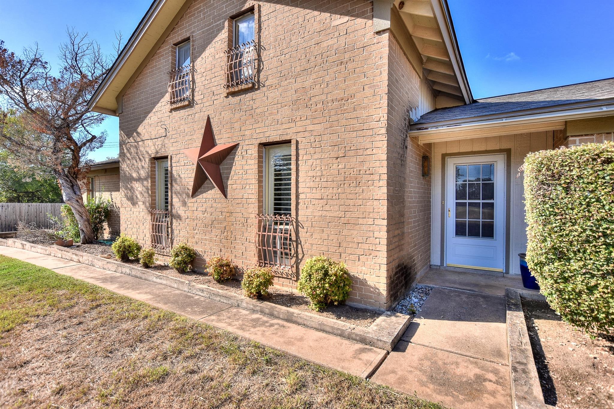 Ảnh nhà đang rao bán 1 của 118  Oak Ridge Cir