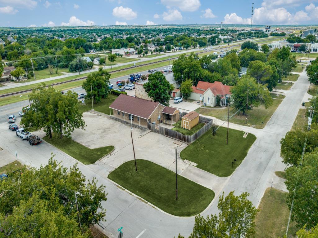 Listing photo 1 of 101 N Anthony St