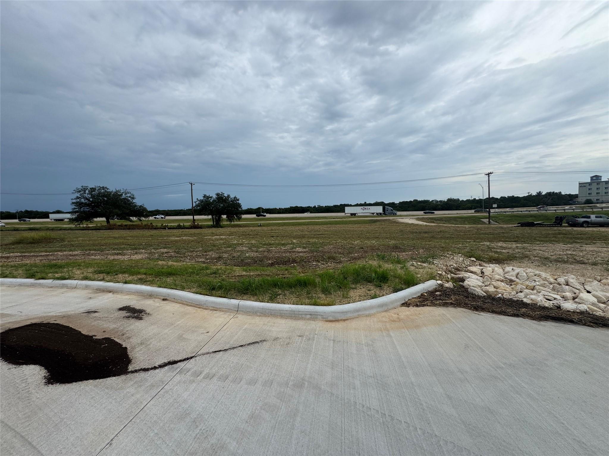 Listing photo 1 of 2305  Salado Center Loop