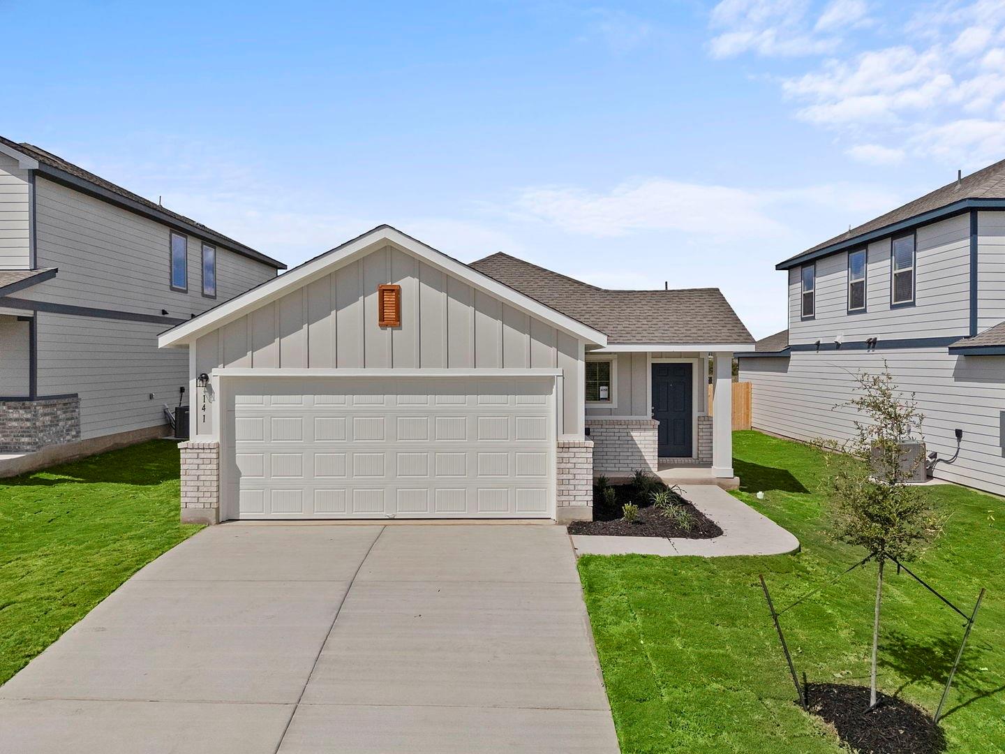 Listing photo 1 of 141  Hatari Trl