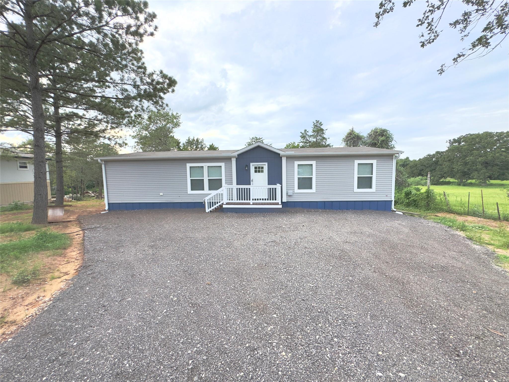 Manufactured / mobile home with gravel driveway