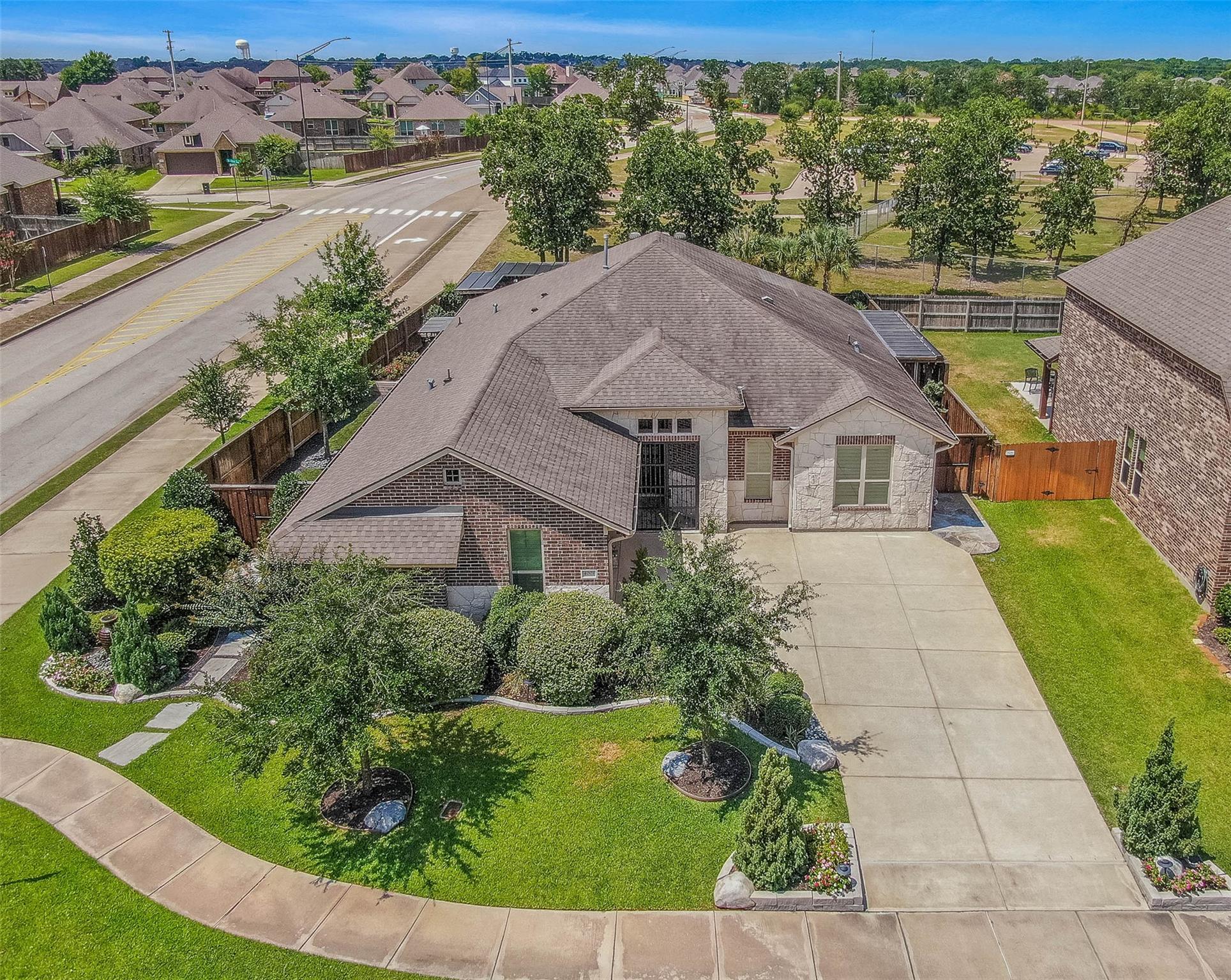 Listing photo 1 of 4001  Dunlap Loop