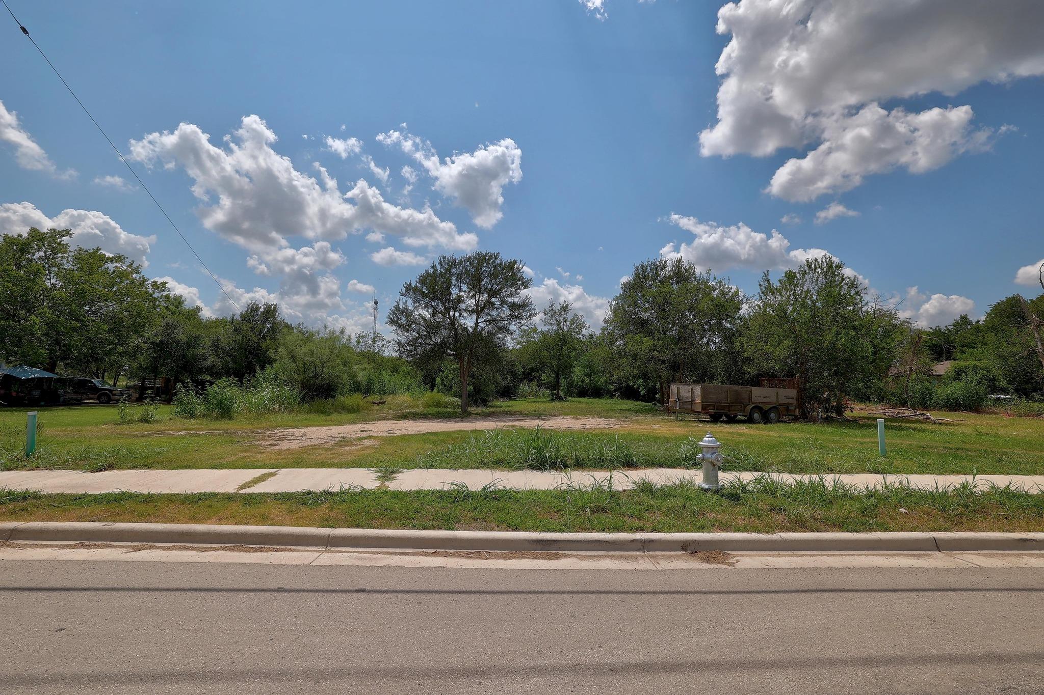 Listing photo 1 of 107 N Robinson St