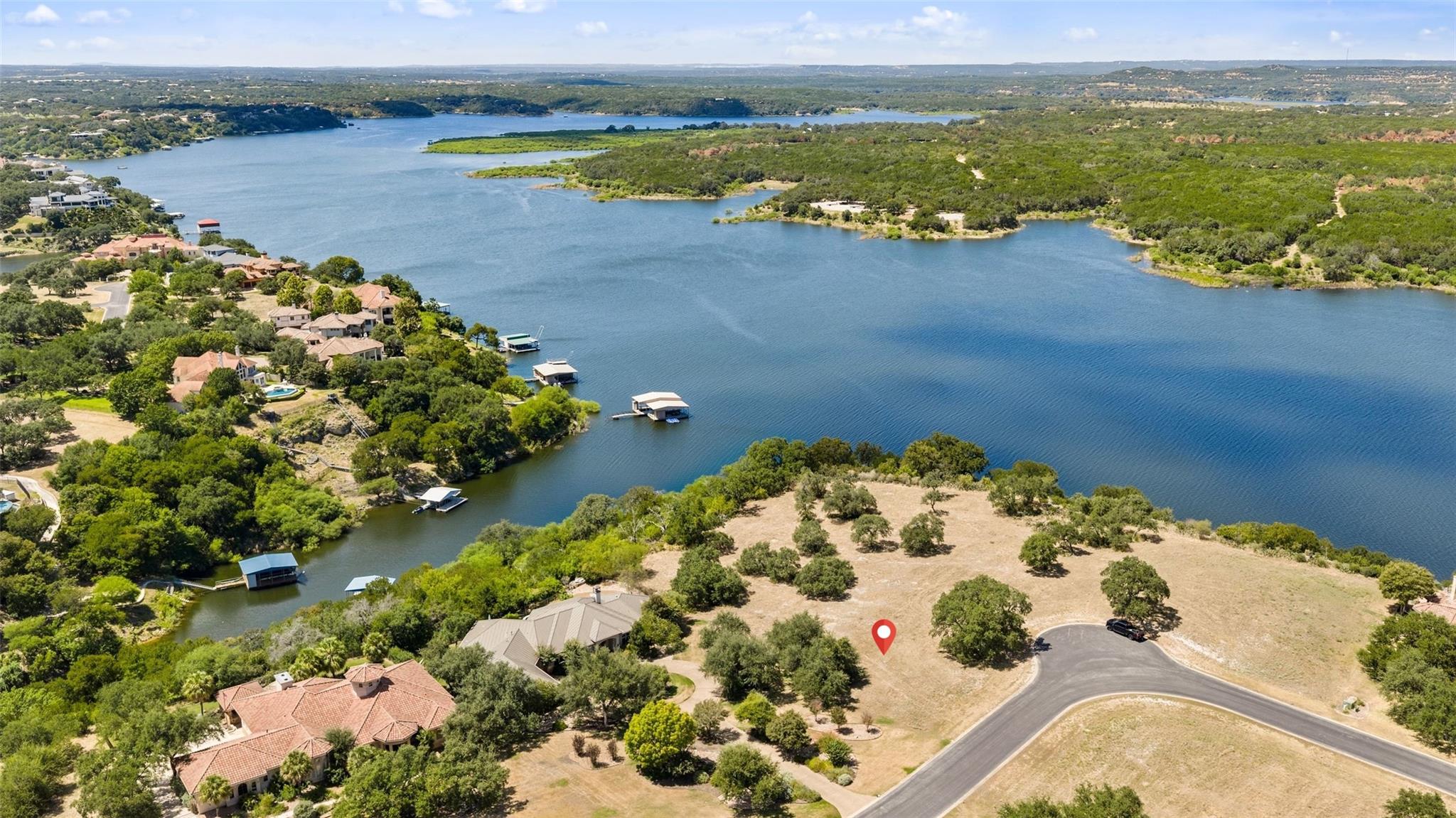 Rolling green hills and sparkling blue waters sur