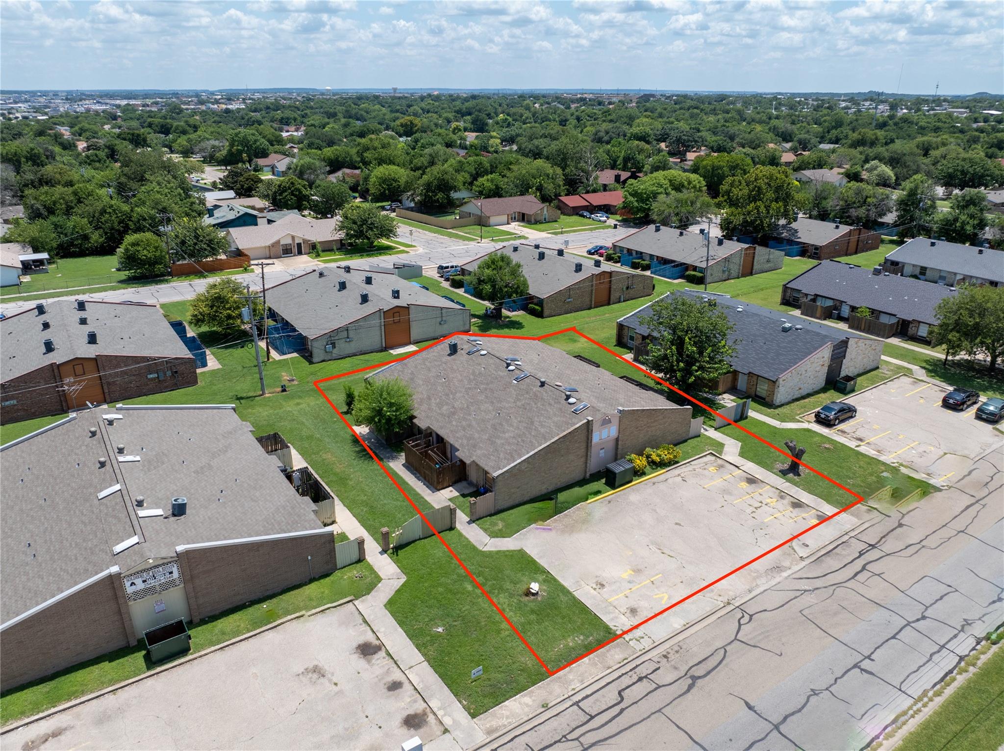 Listing photo 1 of 2314  Andover Dr