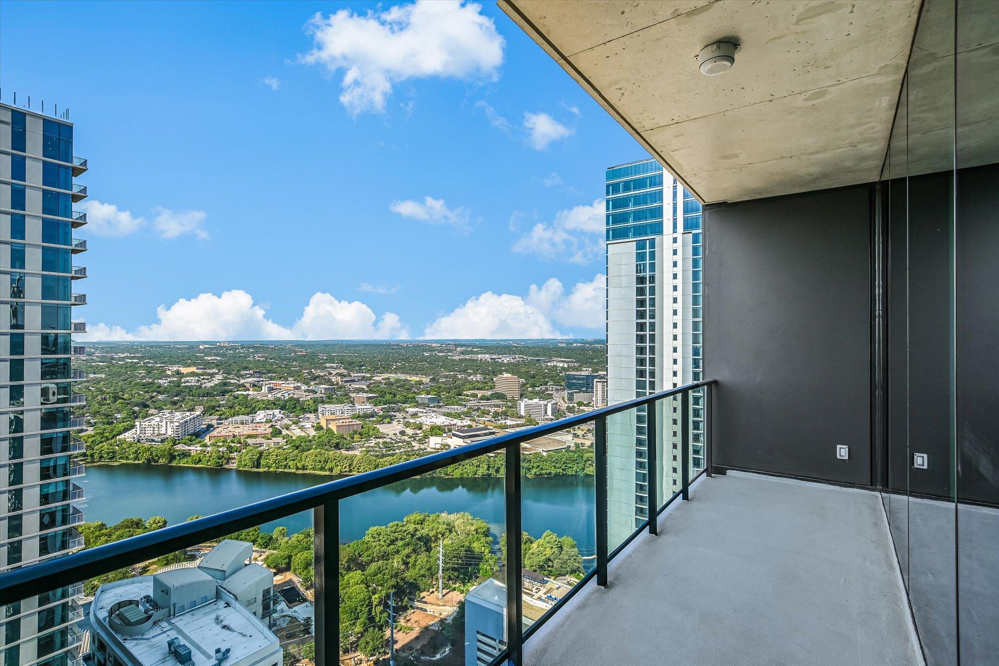 Listing photo 1 of 610  Davis St  #3801