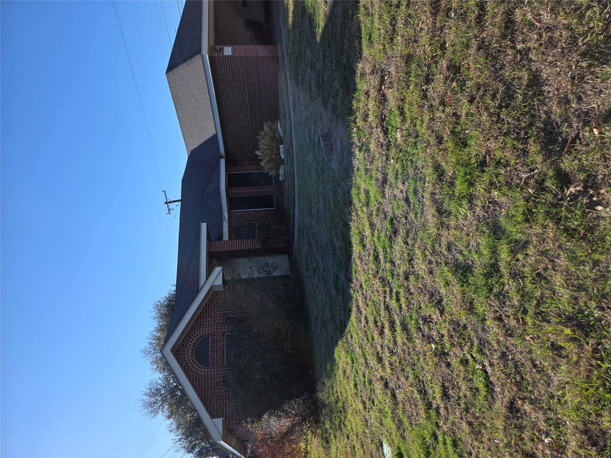 Ranch-style home with brick siding, a front lawn,