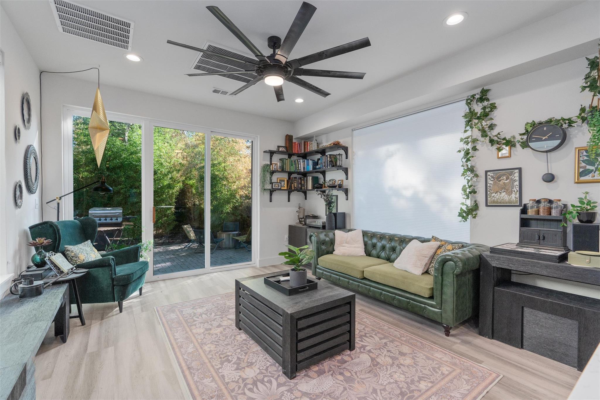 Listing photo 1 of 2703 E 3rd St  #2