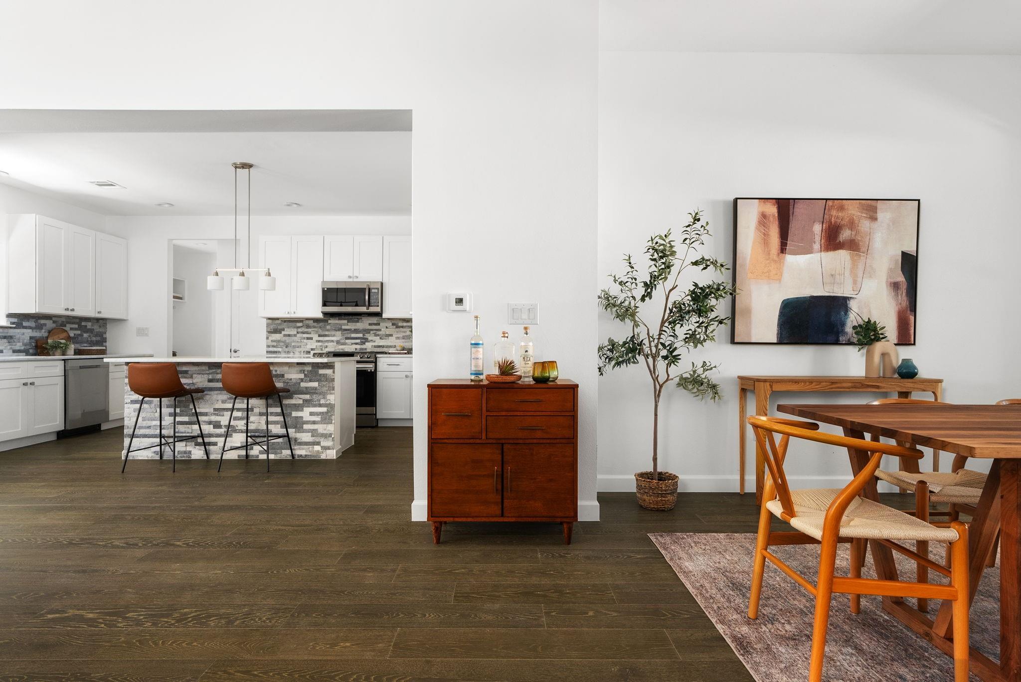 310  Shayla Ln 매물 사진 1