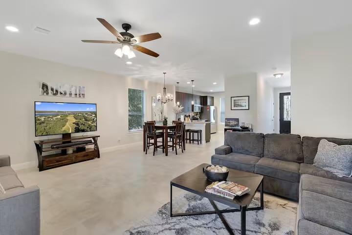 Ảnh nhà đang rao bán 1 của 585  Demarett Dr