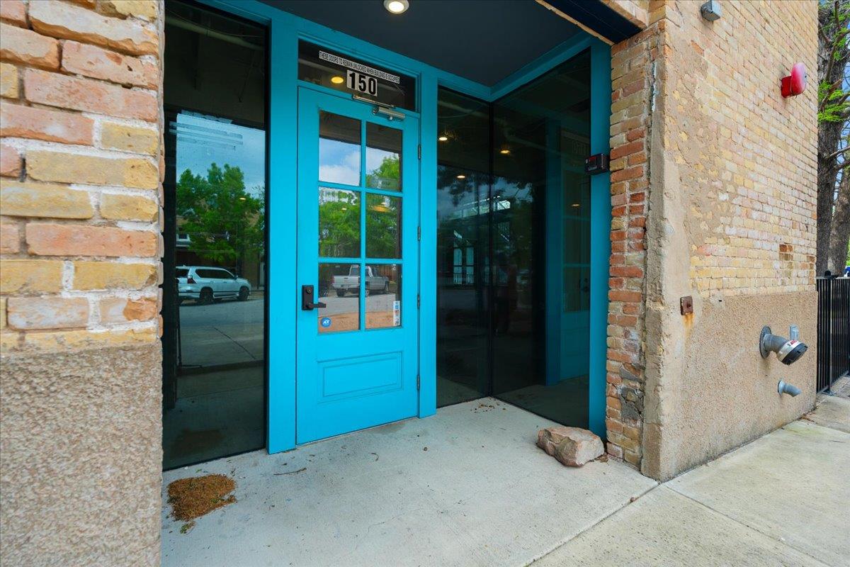 Listing photo 1 of 117  East St  #150