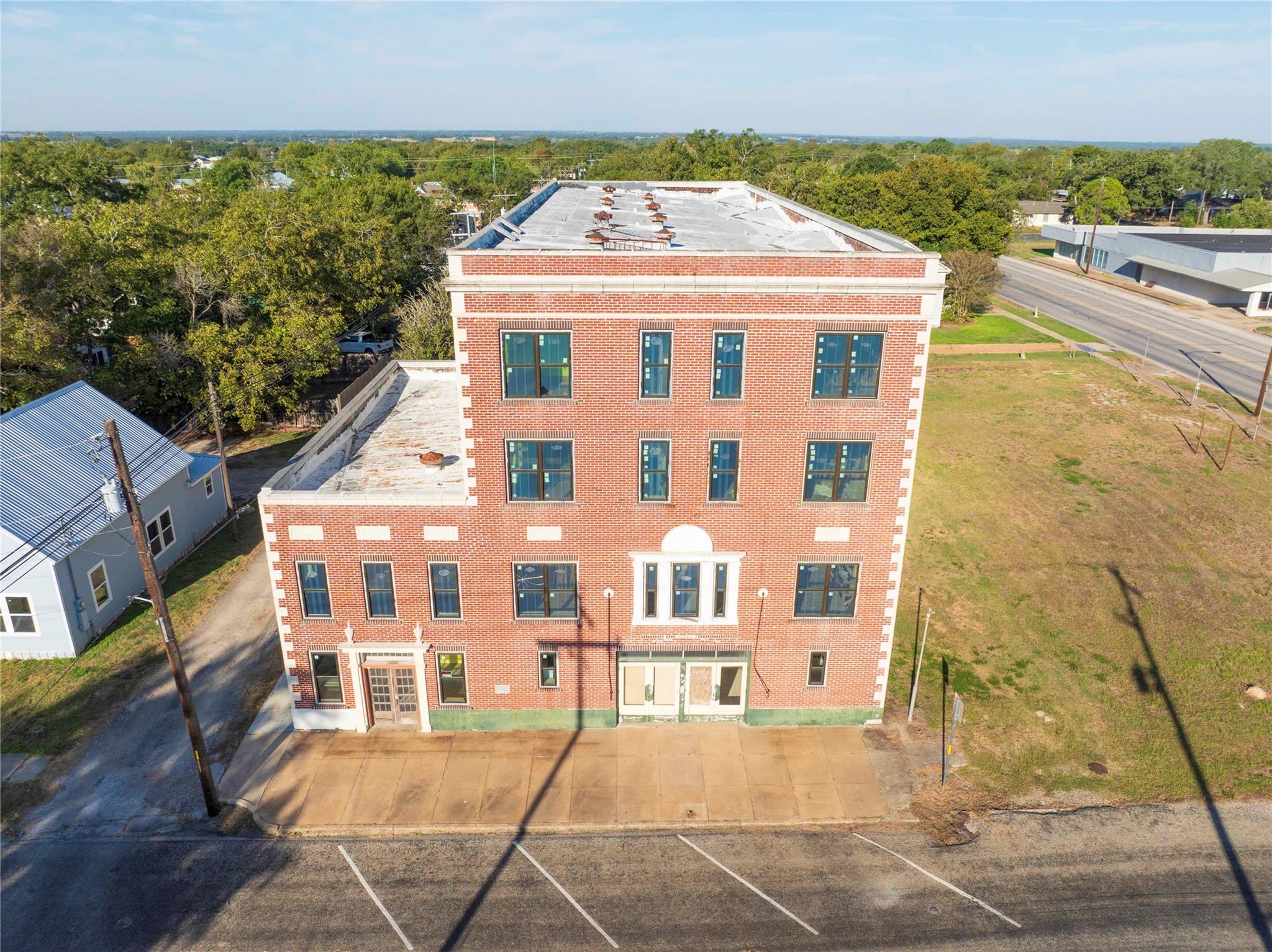 Listing photo 1 of 607  Lyons Ave