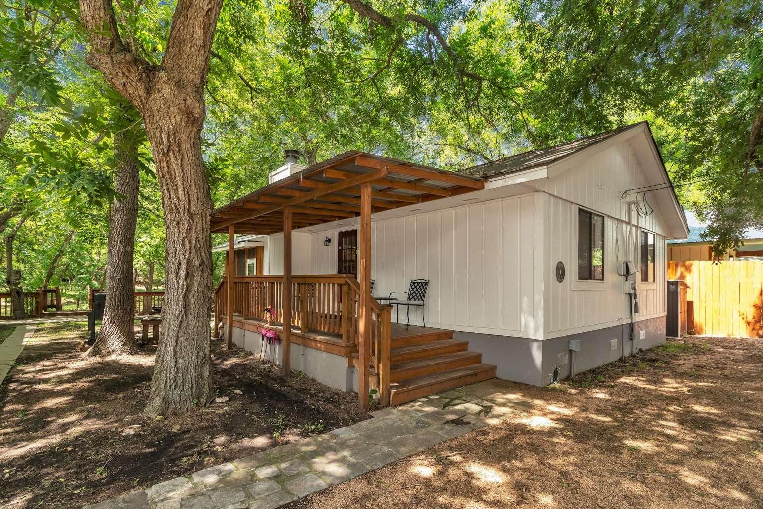 Listing photo 1 of 107-109  Scudder Ln