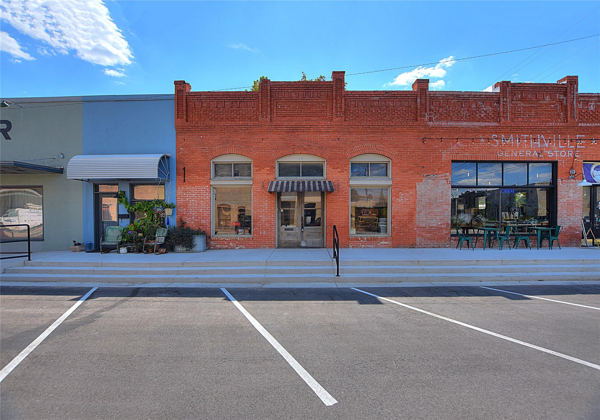 Listing photo 1 of 110 NE 2nd St