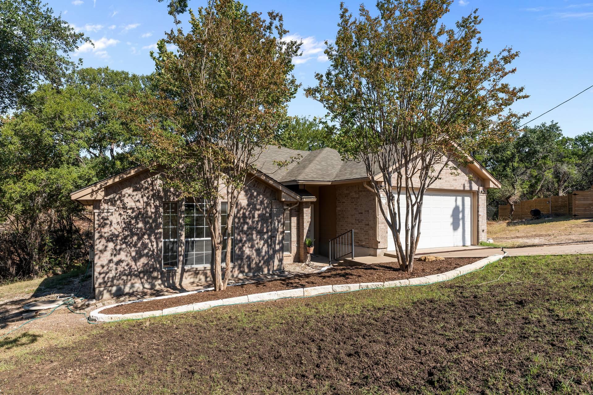 Ranch-style home with brick siding, a front yard,
