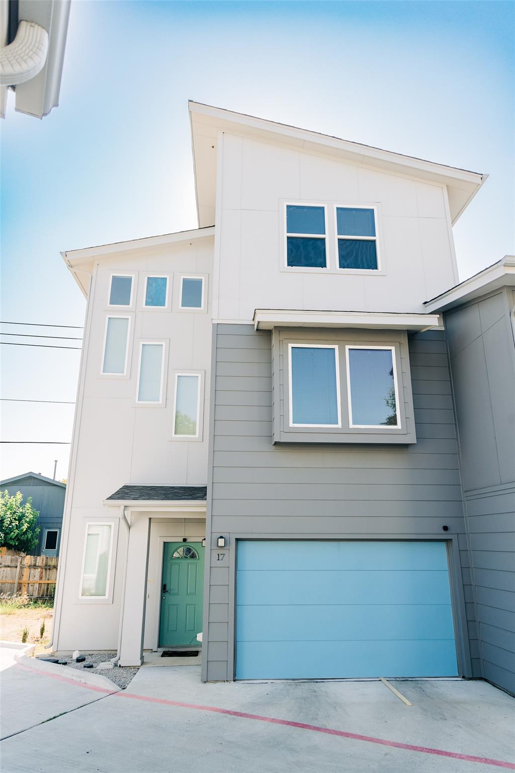 12500  Lamppost Ln  #17 的房源照片，第 1 张