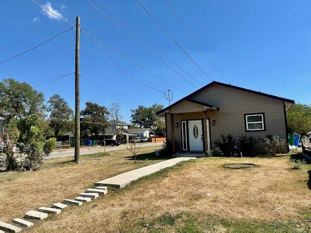View of front facade with a front lawn