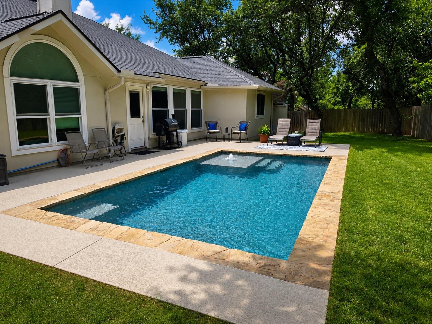 Listing photo 1 of 1902  Overland Dr