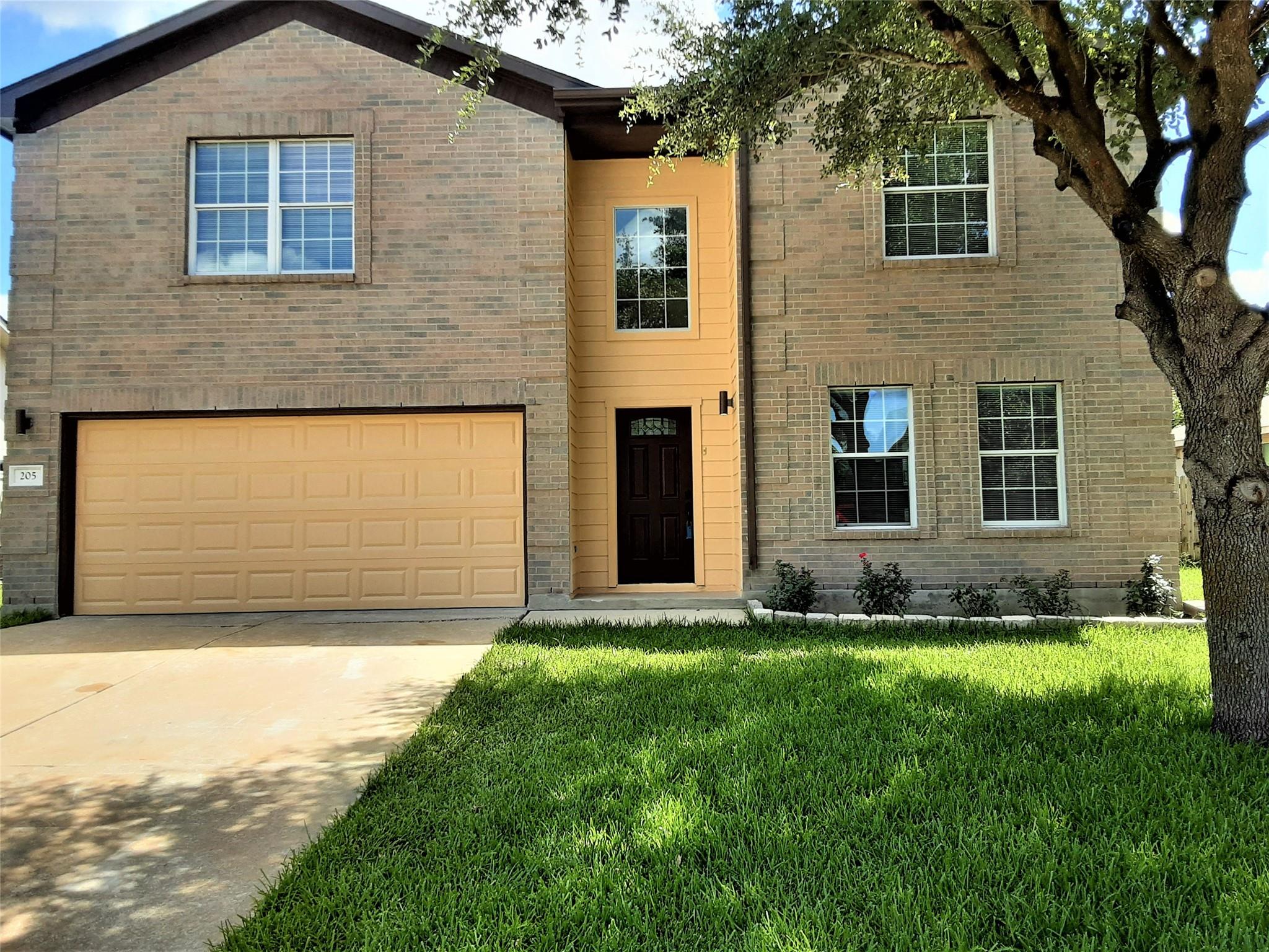 Listing photo 1 of 205  Rinehardt St