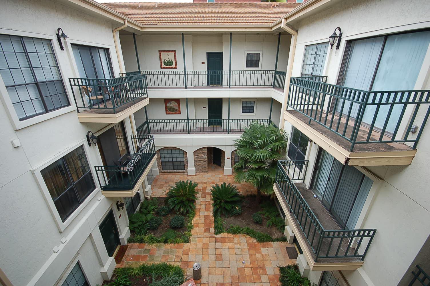 Listing photo 1 of 1908  San Antonio St  #312