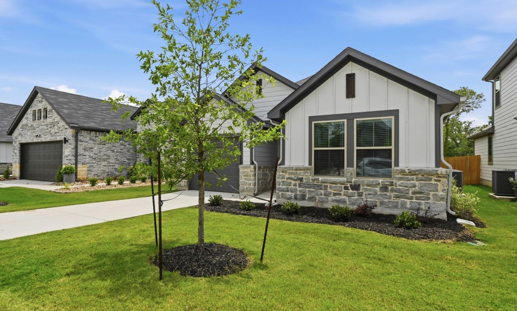 Listing photo 1 of 332  Bendecido Loop