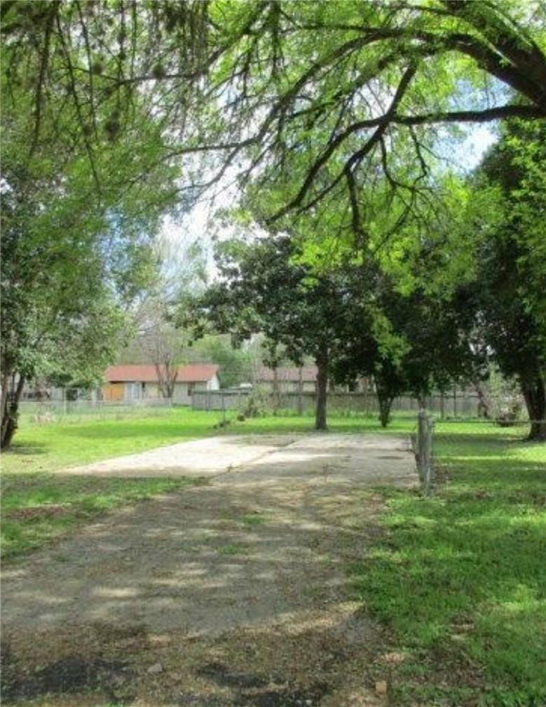 Listing photo 1 of 302  Linda Dr