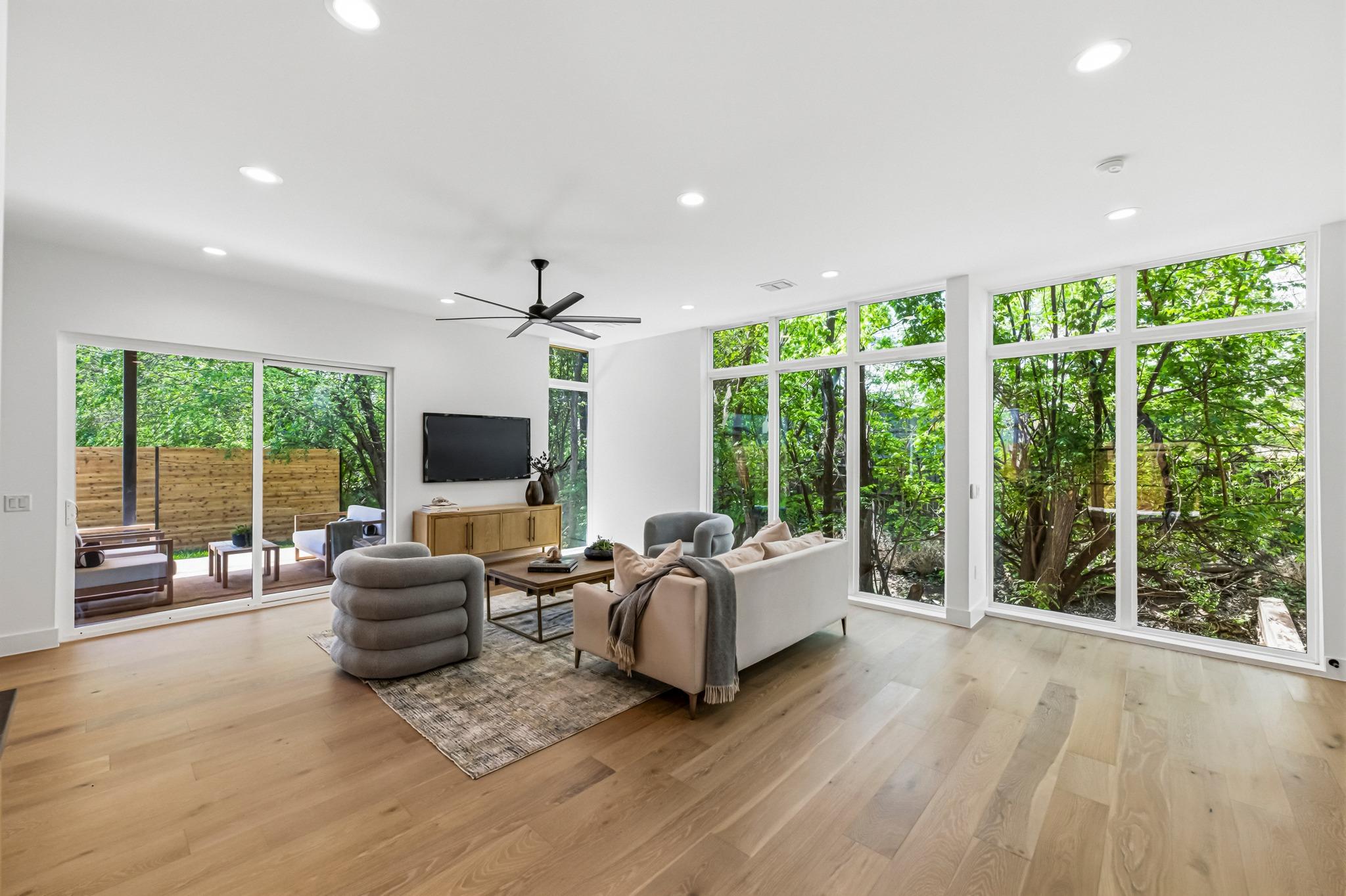 Listing photo 1 of 4806  Richmond  #2 Ave