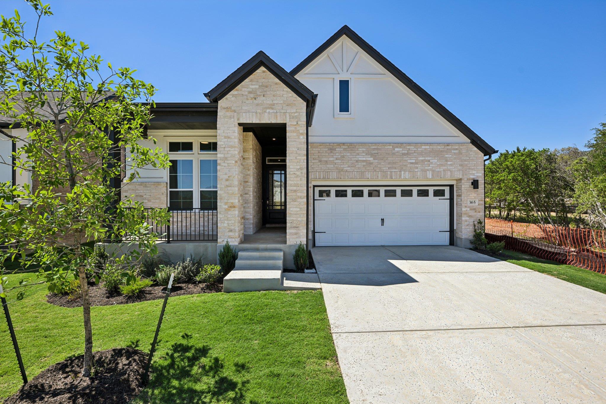 Listing photo 1 of 365  San Saba Dr