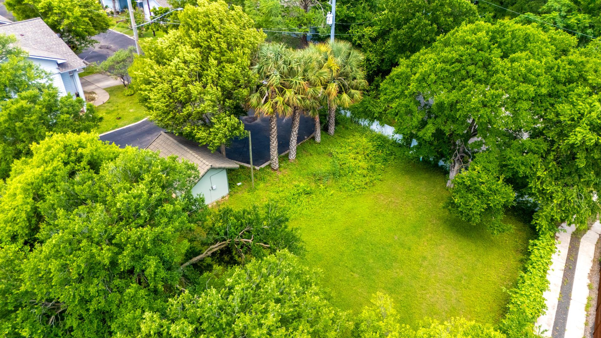 Listing photo 1 of 7312 E Ben White Blvd  #18