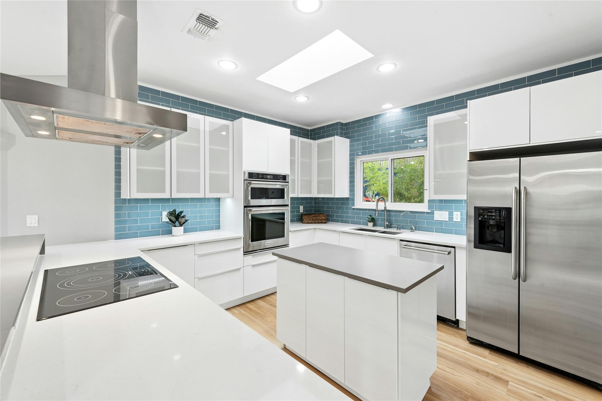 Ảnh nhà đang rao bán 1 của 304  Palos Verdes Dr