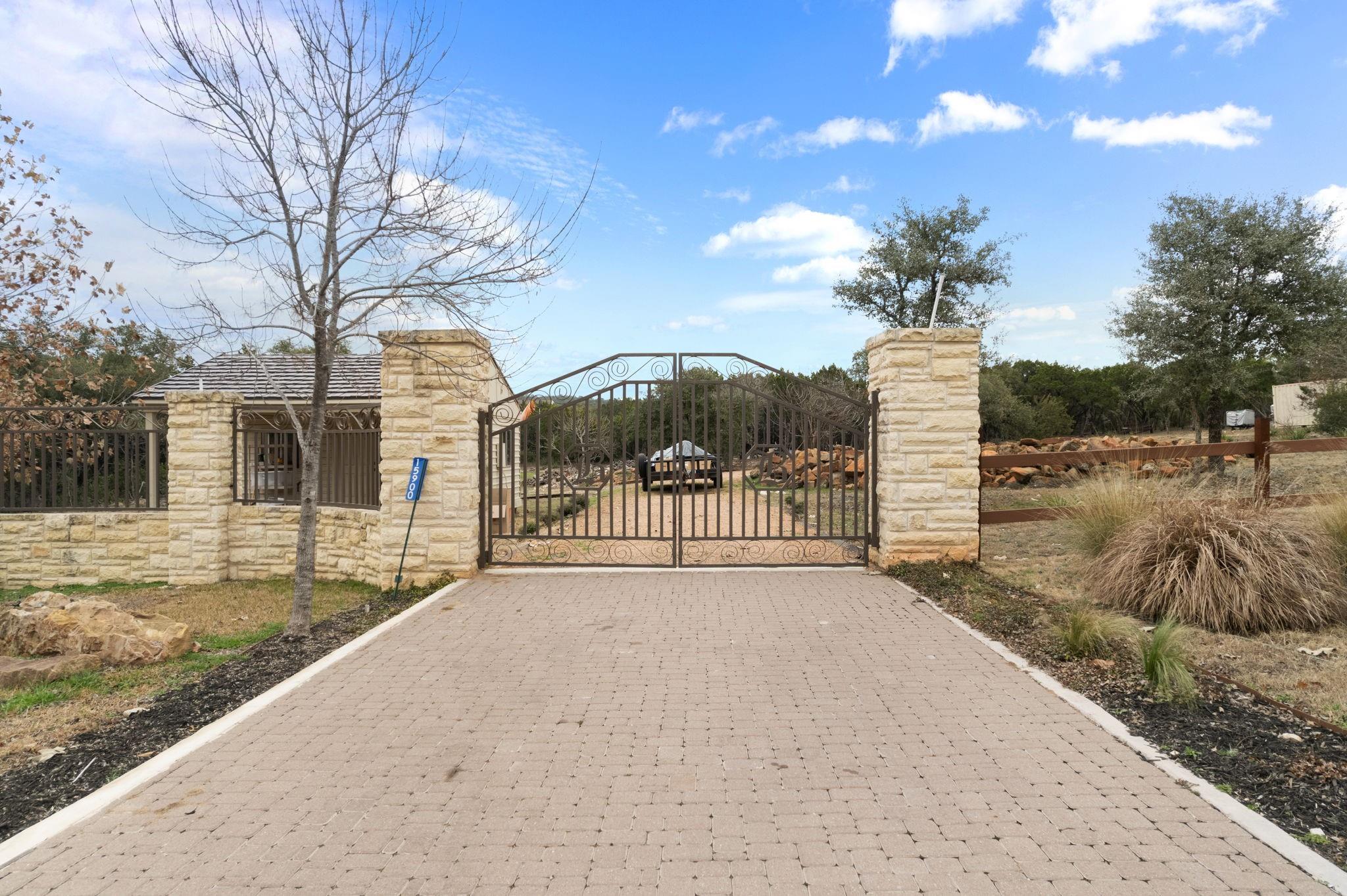 Listing photo 1 of 15902  Booth Cir