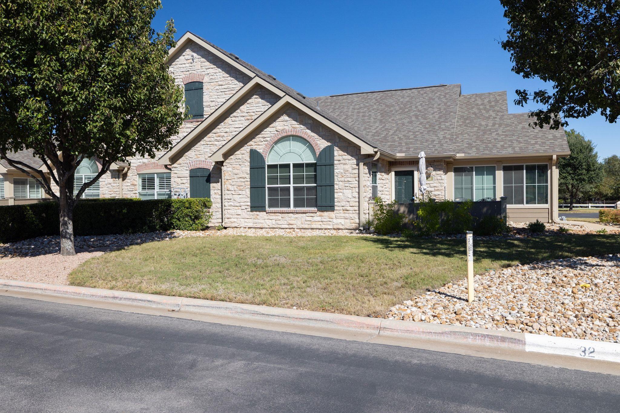 Listing photo 1 of 30  Wildwood Dr  #32