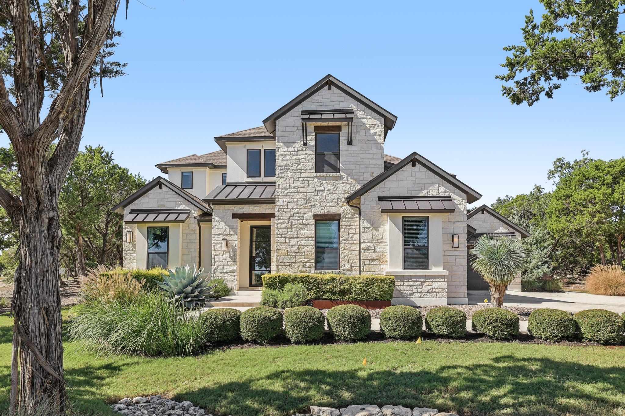 Listing photo 1 of 19316  Splendor Ct