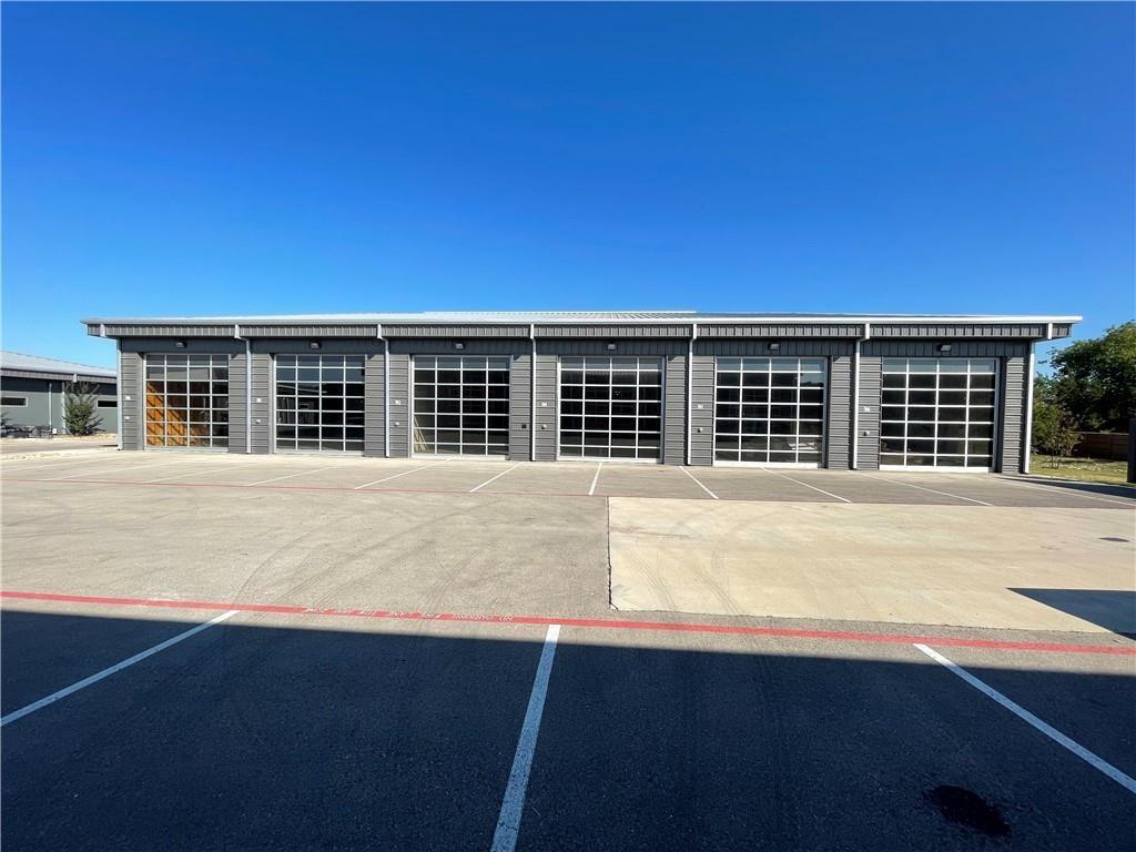 Listing photo 1 of 706  Leander Dr  #701-702