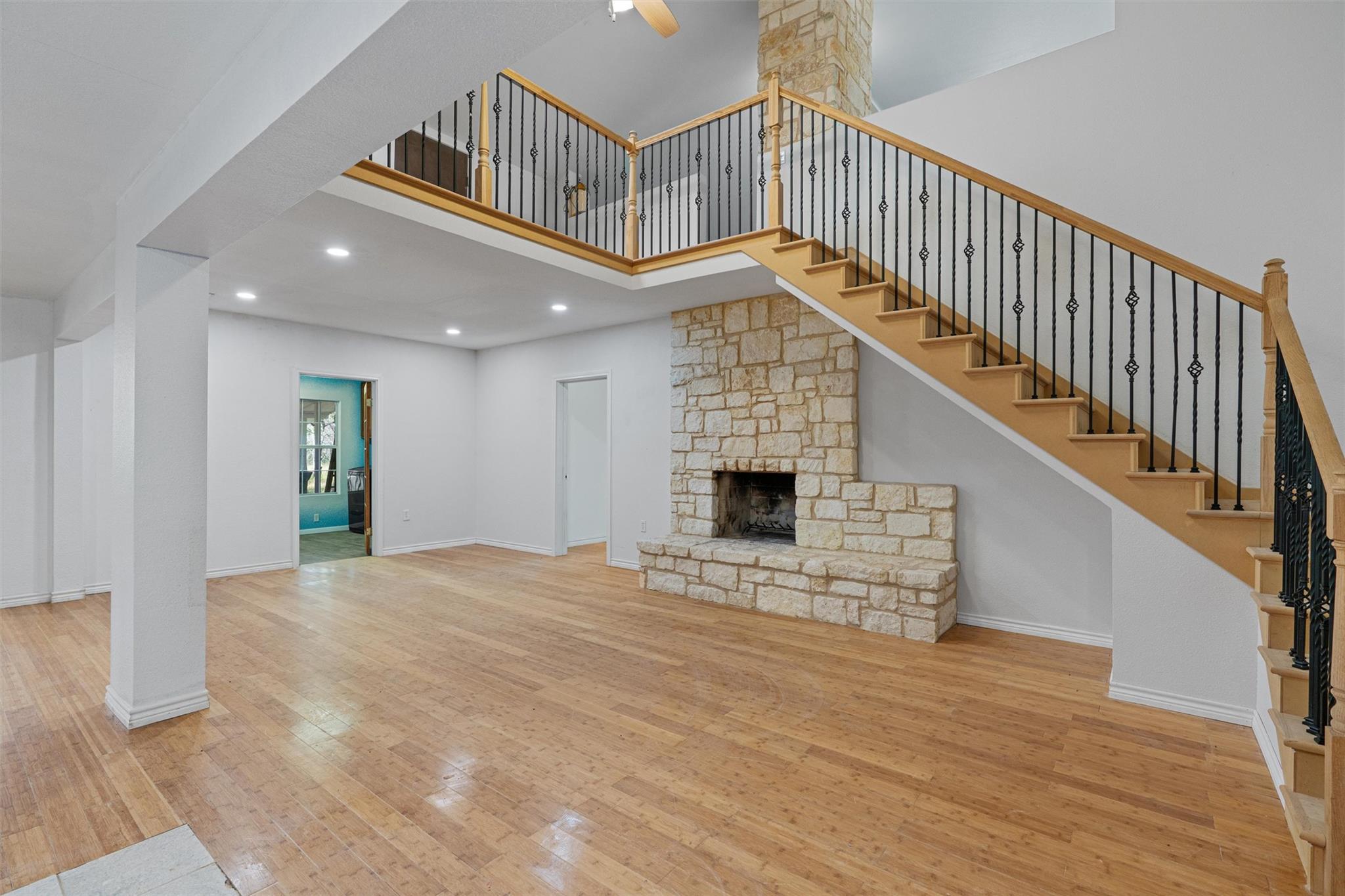 Listing photo 1 of 601  Deertrail Dr