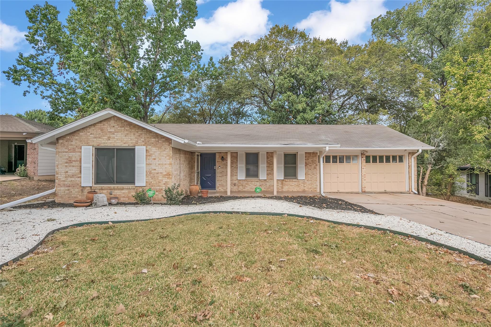 Listing photo 1 of 3400  Laguna Dr