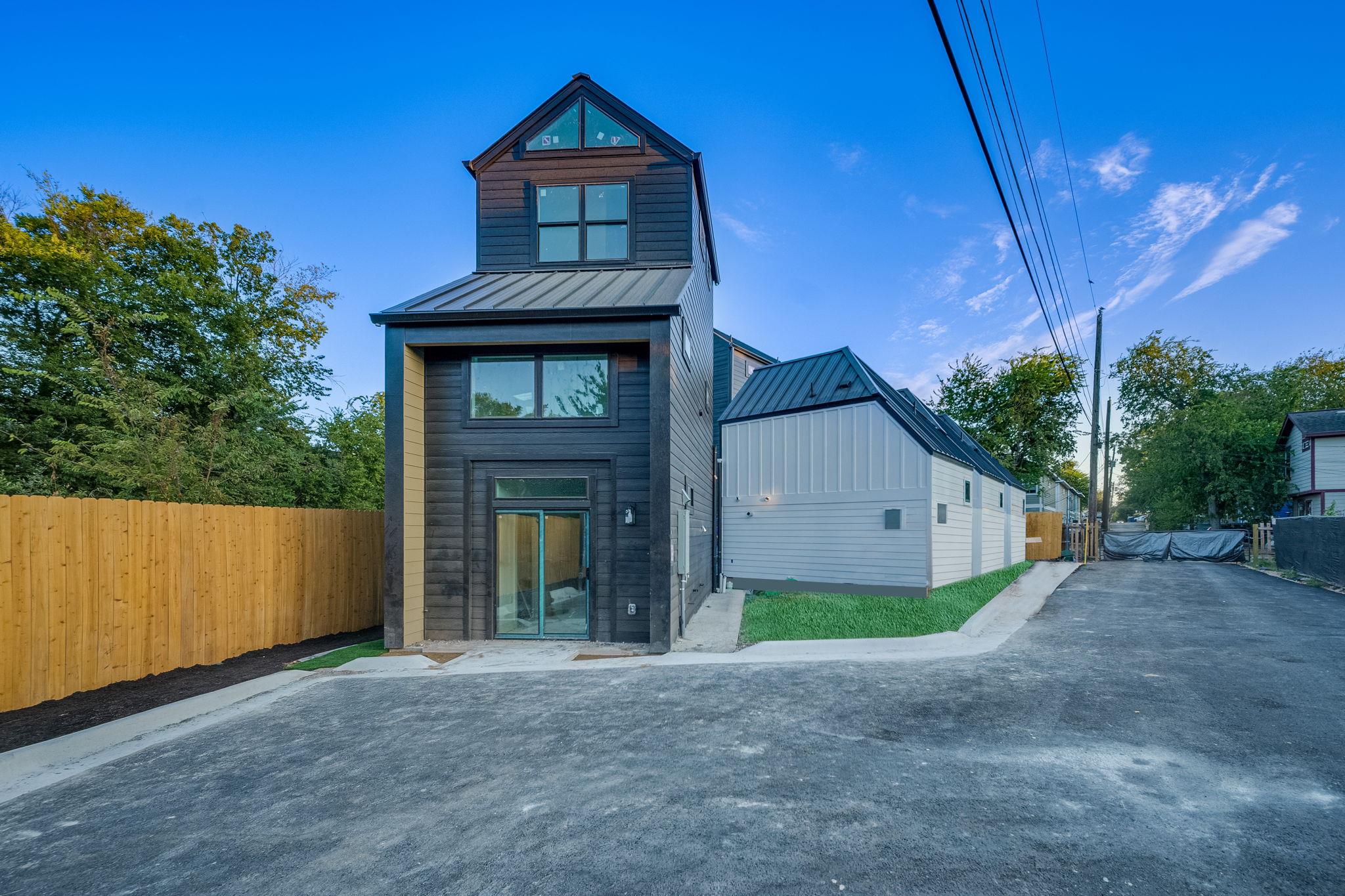 Listing photo 1 of 605 E 55th St  #4