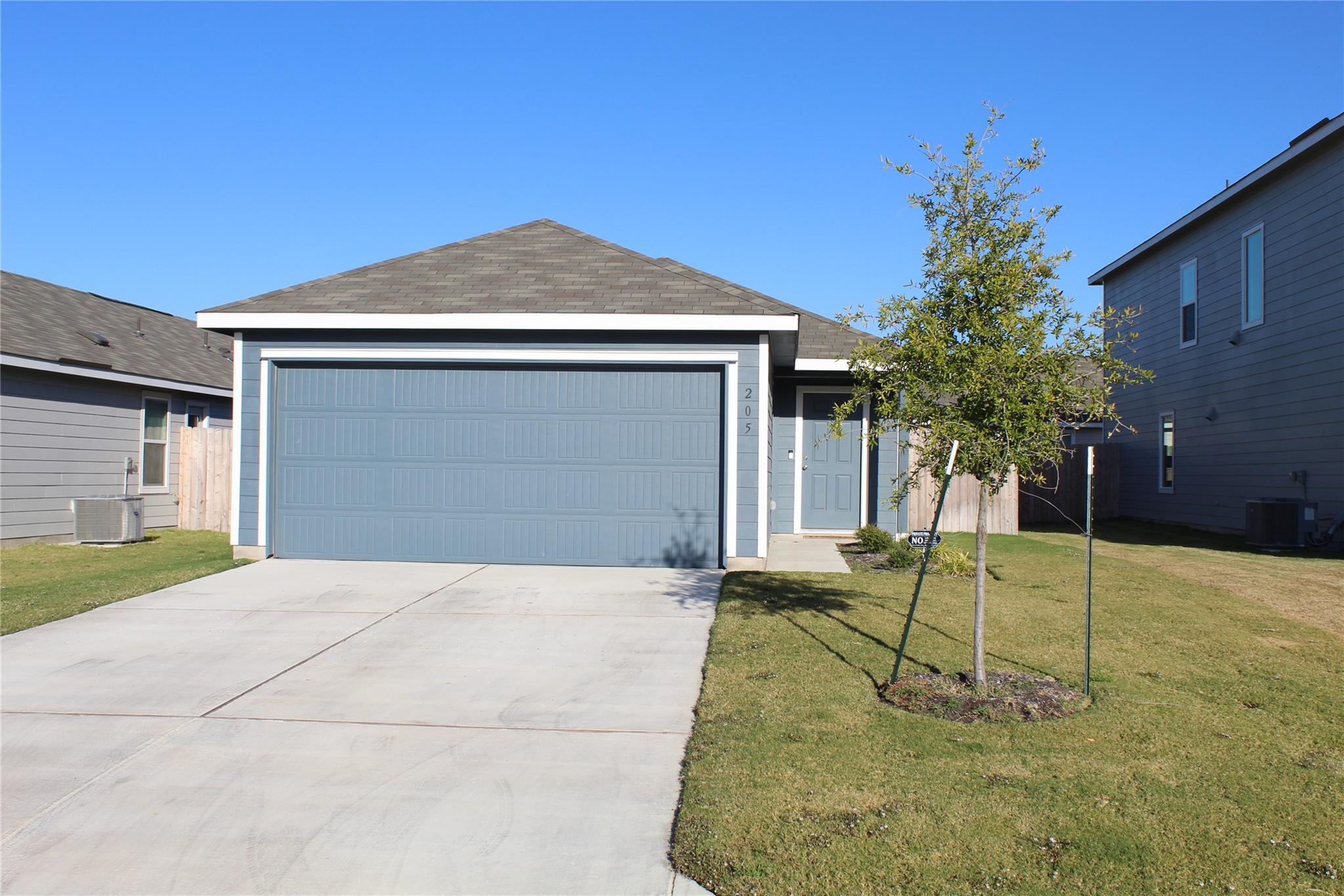 Ranch-style house featuring a front lawn, drivewa