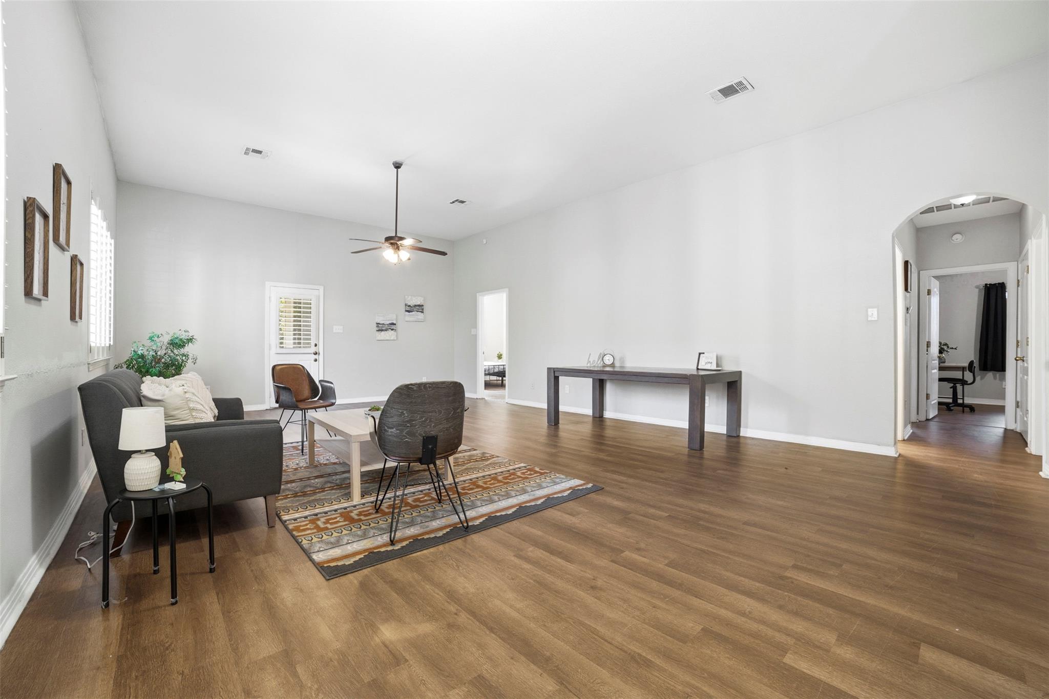 Listing photo 1 of 409 E Austin Ave
