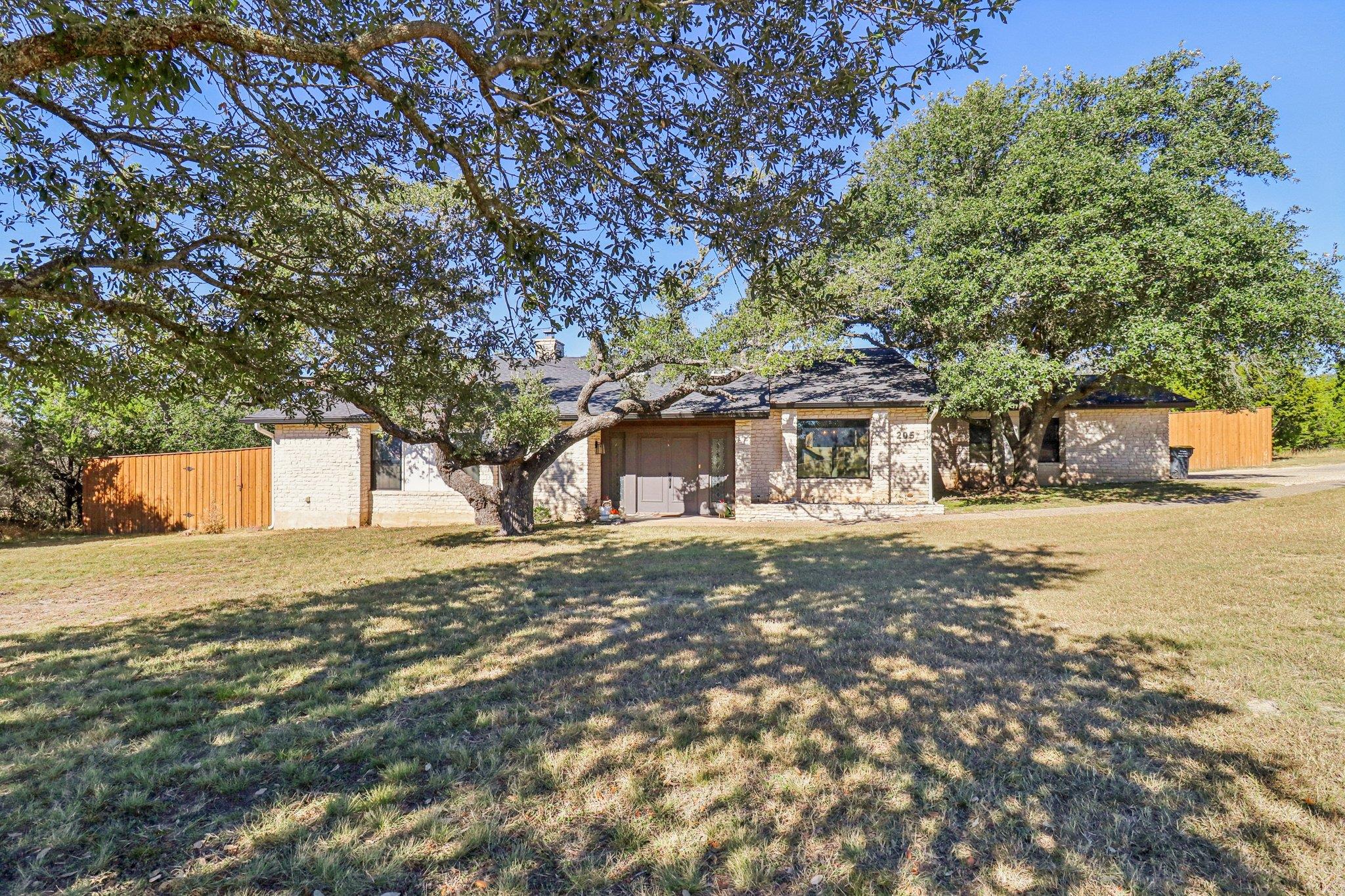 205  Northwood Hills Dr 매물 사진 1