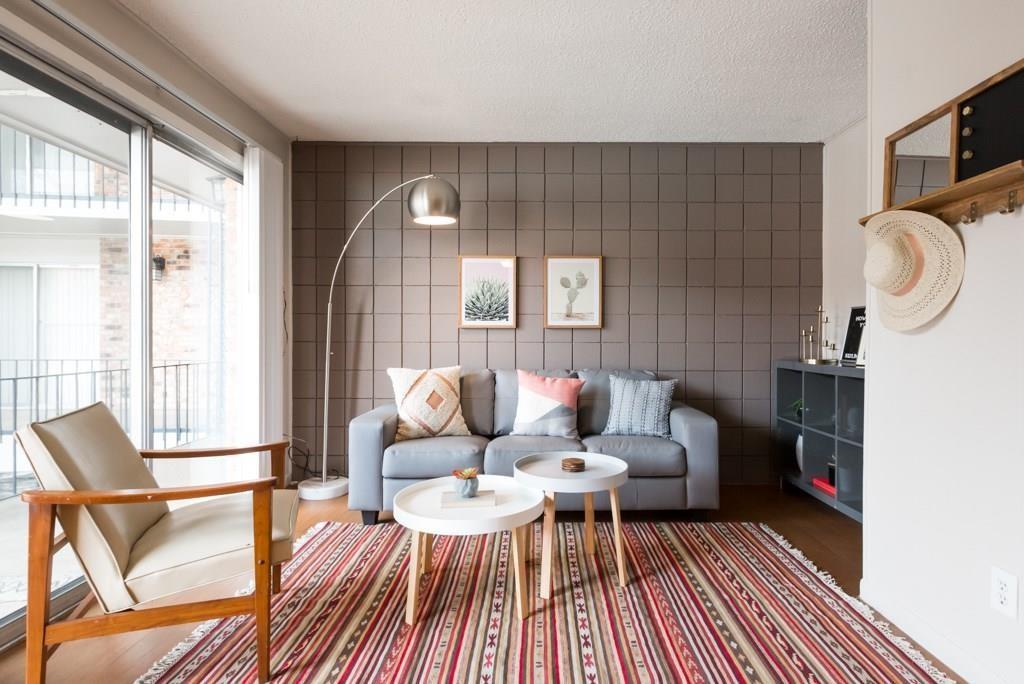 Listing photo 1 of 3212  Red River St  #202
