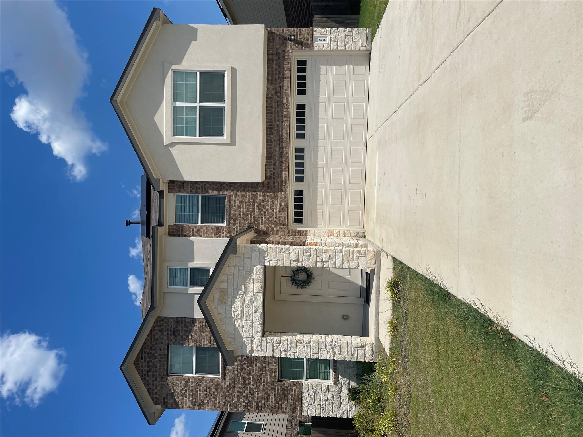 Listing photo 1 of 109  Seminole Dr