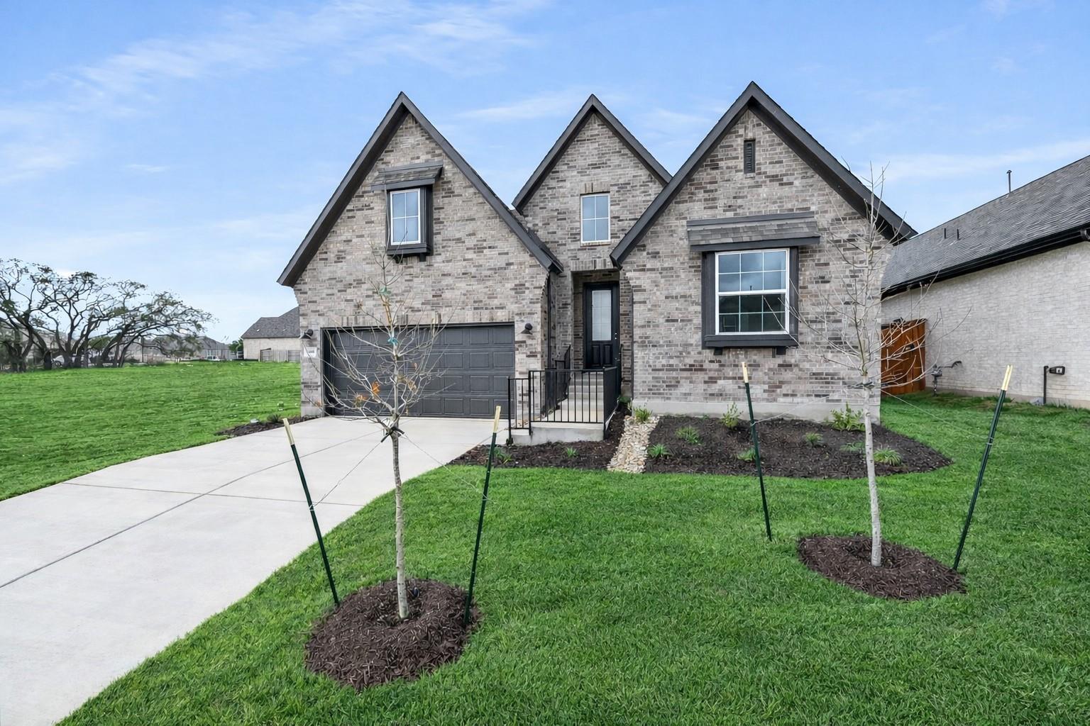 Listing photo 1 of 108  Country Cat Ln